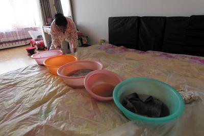 临沭楼上漏水，住户失联，小区没物管，业主维权难！律师来支招……